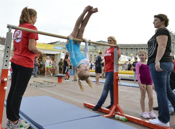 Wenn der Heldenplatz Sport und süßen Freuden gehört