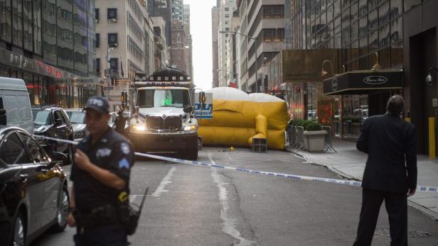 Mann kletterte Fassade des Trump Tower empor