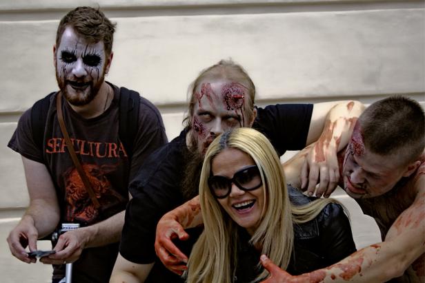 Schaurig-schöner Zombie-Walk 2015