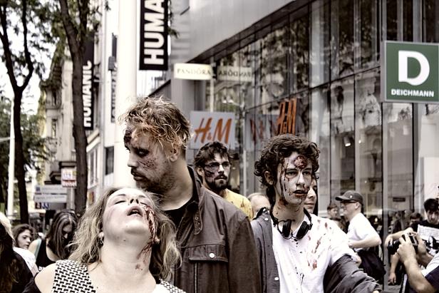 Schaurig-schöner Zombie-Walk 2015