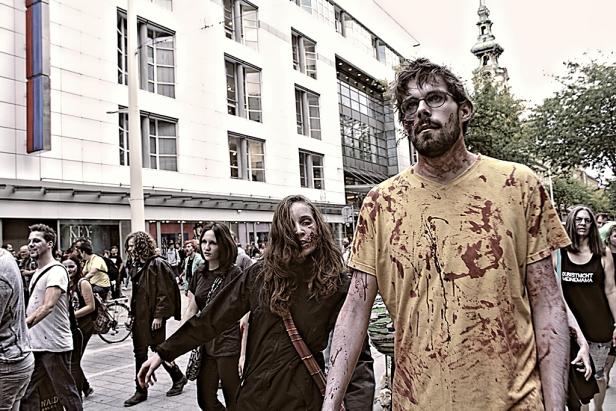 Schaurig-schöner Zombie-Walk 2015