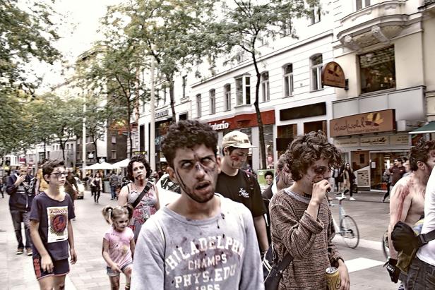 Schaurig-schöner Zombie-Walk 2015