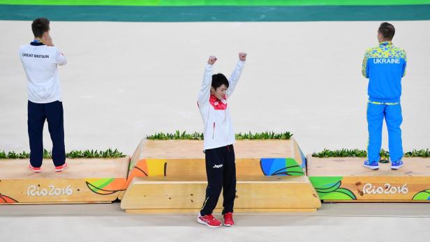 TOPSHOT-GYMNASTICS-OLY-2016-RIO-PODIUM Mehrkampf: Der König der Turner regiert weiter