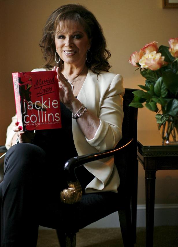 File photo of British author Collins posing for a Joan Collins trauert um Schwester Jackie