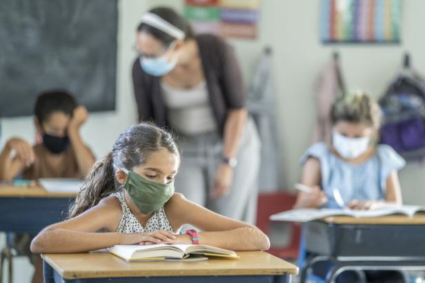 Lockerung der Maskenpflicht: Risiko für Kinder und Jugendliche?