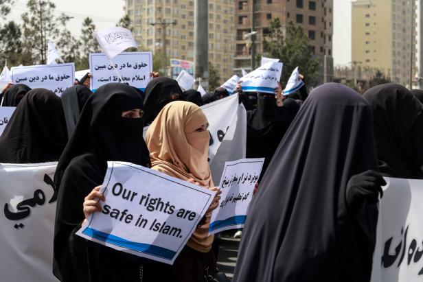 Frauen-Demo für Taliban in Kabul: "Wir sind zufrieden"