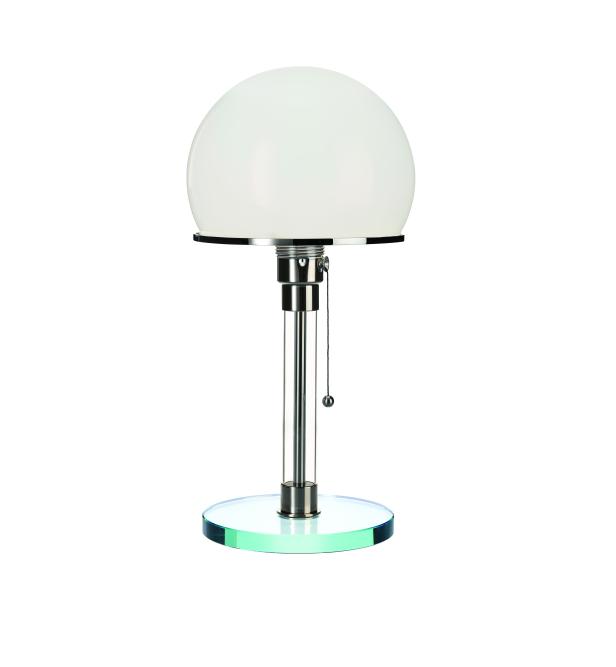 Eine Tischlampe mit einem runden, weißen Lampenschirm und einem transparenten Fuß.