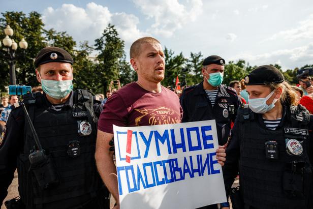 RUSSIA-POLITICS-PROTEST
