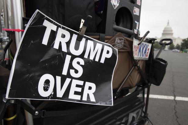 Da ist die Luft raus: Nur wenige Teilnehmer bei Pro-Trump-Demo