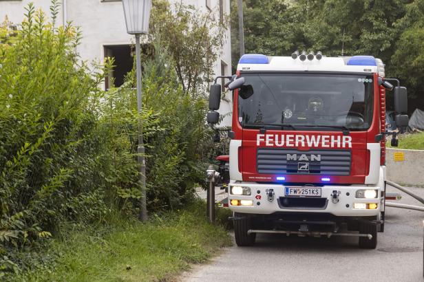 Mutter mit Kind nach Wohnungsbrand in Krems ins Spital gebracht