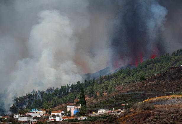 Touristen evakuiert: Vulkanausbruch auf La Palma