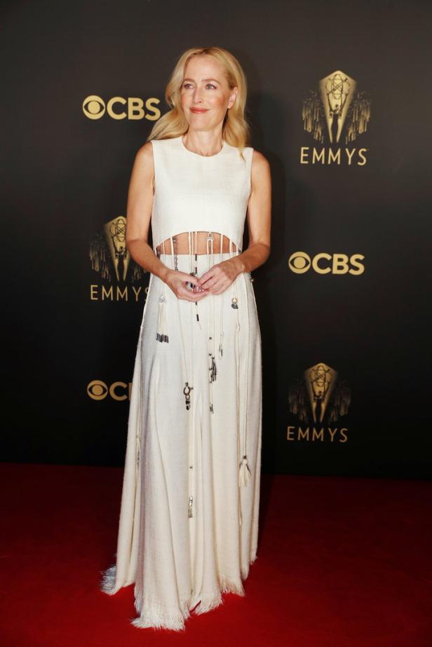 Emmy-Outfits: Käppchen, Bauchfreies und Korsagen