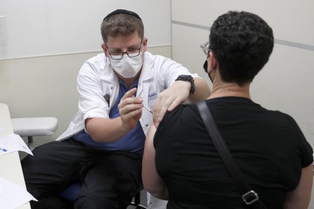 Israel offers third covid vaccine shot to people aged over 40