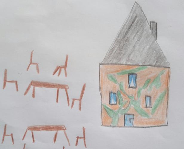 Eine Kinderzeichnung zeigt ein Haus mit Tischen und Stühlen.