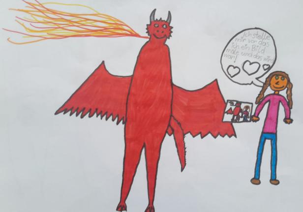Eine Zeichnung zeigt ein Mädchen, das ein Bild von sich und einem roten Drachen hält.