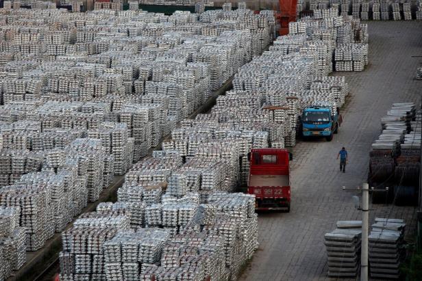 China dreht  Rohstoff-Produktionsstätten den Strom ab