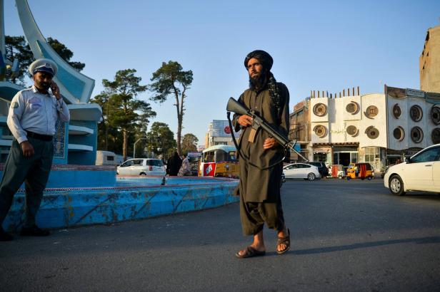 "Die Taliban zwingen mich, in die Moschee zu gehen"