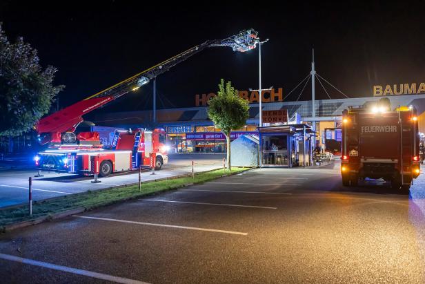 Helfer dämmten Imbissbuden-Brand in Krems mit Gartenschlauch ein