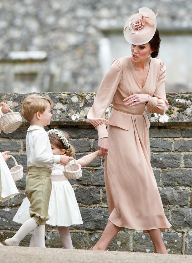 Von Kate eiskalt ignoriert: Prinz William muss Tochter Charlotte bei Sport-Event trösten