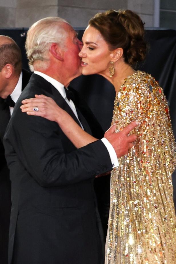 "James Bond"-Premiere: Moment zwischen Charles & Kate offenbart wahres Verhältnis