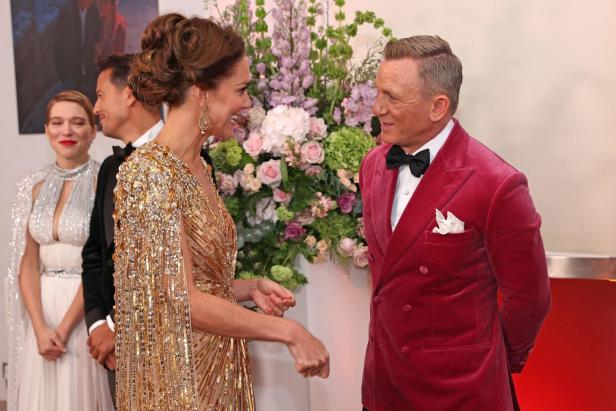 Was wohl William dazu sagt? Herzogin Kates Flirt mit "007" Daniel Craig
