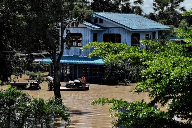 70.000 Häuser nach Überschwemmungen in Thailand unter Wasser