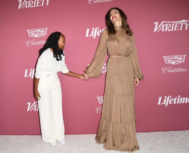 Seltener Mutter-Tochter Auftritt: Zahara stiehlt Angelina Jolie die Show