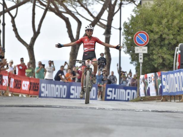 Goldener Saisonabschluss für Mountainbikerin Mona Mitterwallner