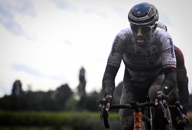 Sonny Colbrelli gewinnt die Schlammschlacht bei Paris-Roubaix