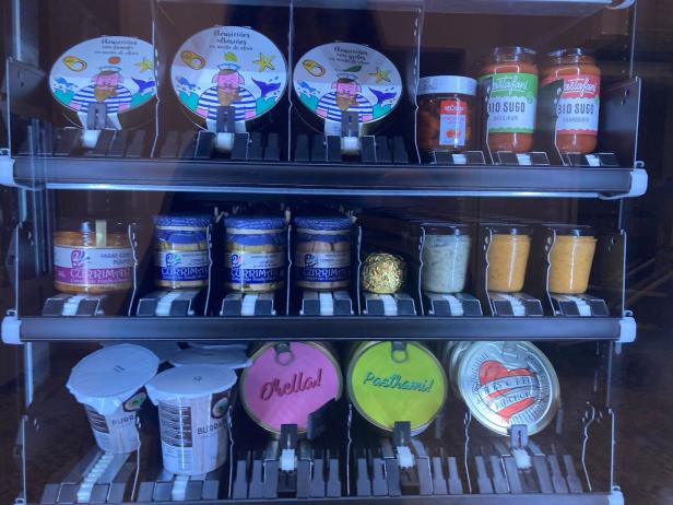 Automaten-Lokal bietet Speisen auf Knopfdruck rund um die Uhr