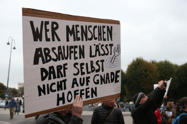 Rund 1.200 Menschen fordern bei Kundgebung in Wien Kurz-Rücktritt