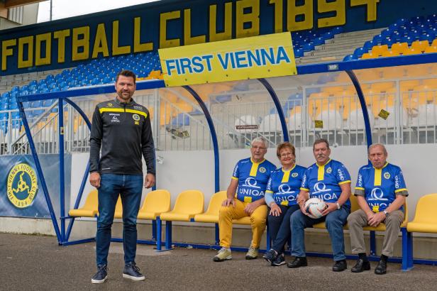 Fußball-Premiere in Döbling: Senioren als Einlaufkinder