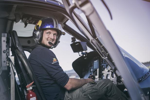 Der Skispringer als Heli-Pilot: Thomas Morgenstern dreht für "Servus TV"