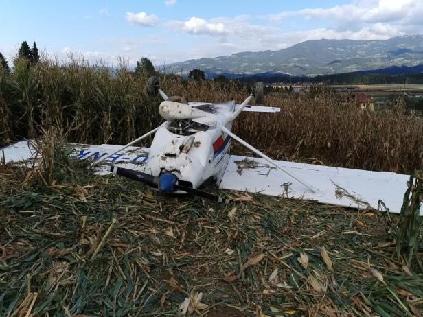 Notlandung endete mit Flugzeugüberschlag im Maisacker