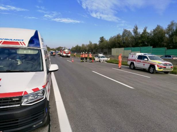 NÖ: Pkw mit vier Insassen überschlug sich auf Autobahn
