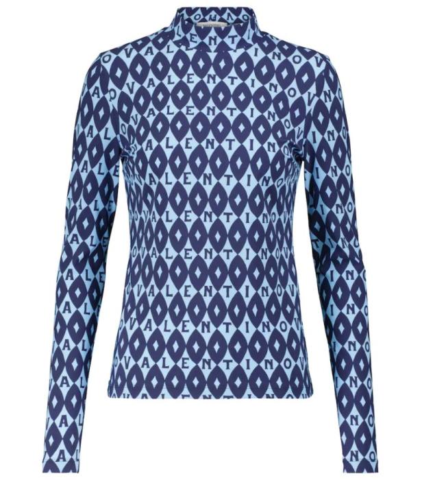 Ein blaues Langarmshirt mit einem Rautenmuster und dem Schriftzug „Valentino“.