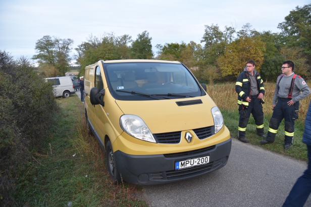Tragödie im Burgenland: Zwei Flüchtlinge tot im Kastenwagen