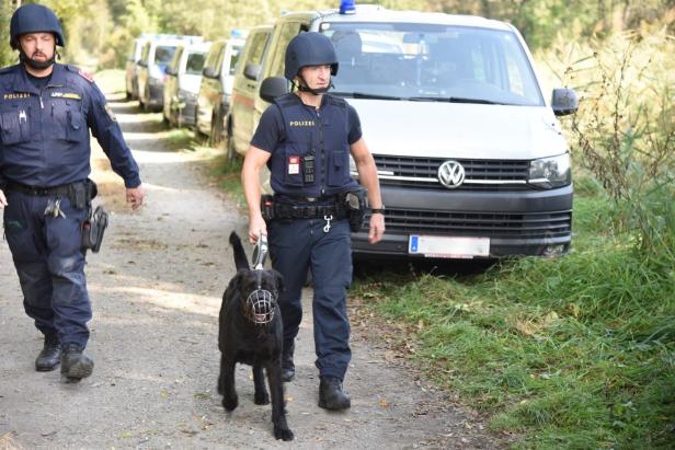 Frau in Baden getötet: Fahndung nach Polizeibeamten läuft