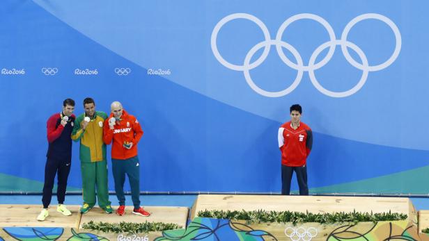 Medaillengewinner stehen bei den Olympischen Spielen 2016 auf dem Podium.