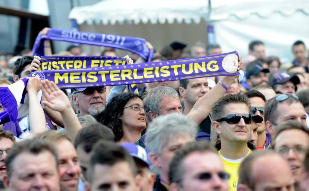 10.000 Fans jubelten dem Meister zu