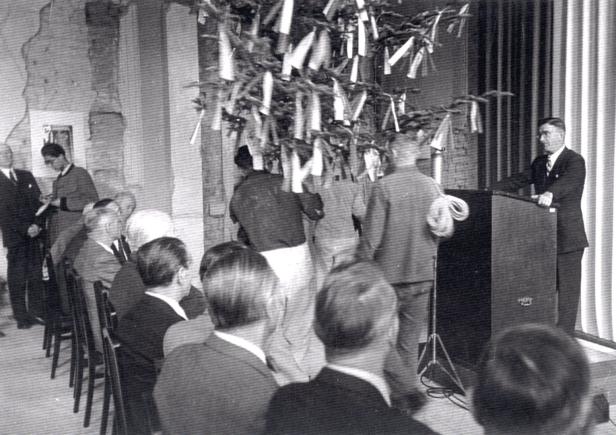 Weihnachtsfeier im Bundeskanzleramt 1945, wo Figl seine berühmte Ansprache gehalten hat