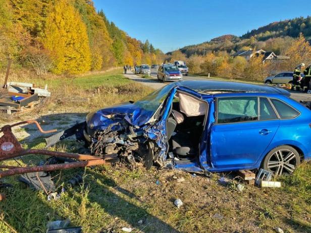 Schwerer Unfall in NÖ: Auto wurde völlig zerfetzt