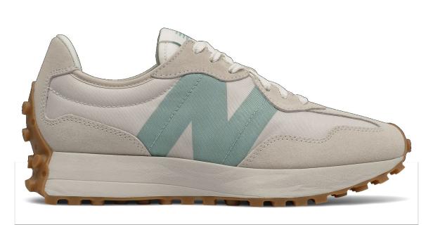 Ein New Balance 327 Sneaker in Beige mit einem mintgrünen „N“-Logo.