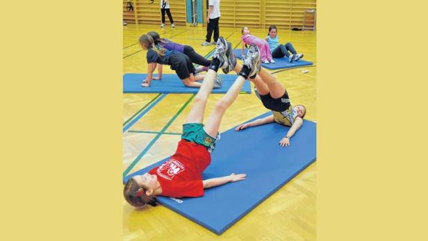 Kids laufen beim Mini-Marathon mit