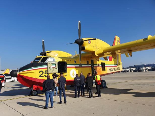 Waldbrand im Rax-Gebiet: Löschflugzeuge aus Italien im Einsatz