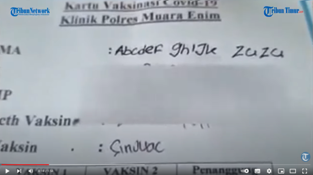 Ein Impfausweis für COVID-19, ausgestellt von der Klinik Polres Muara Enim.