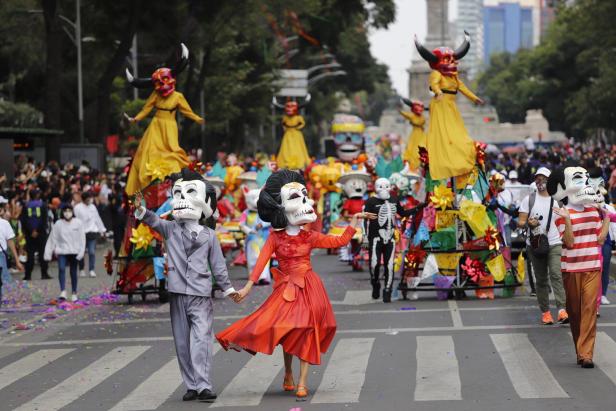 Mexiko feiert Tag der Toten: Erstmals in der Pandemie wieder mit Parade