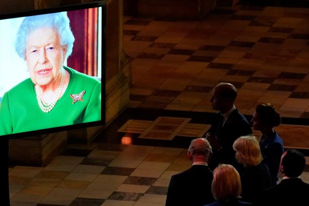 Sorge um Gesundheit: Queen meldet sich nach Spitalsaufenthalt erstmals zu Wort