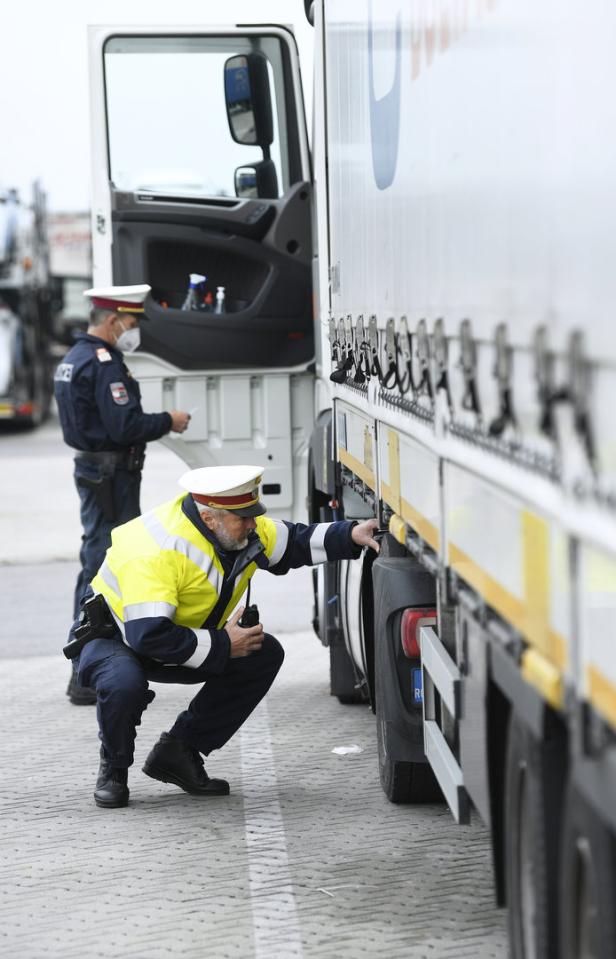 Polizeikontrollen: 90 Prozent aller Lkw sind für den Winter gerüstet
