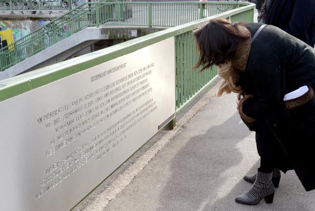 Gedenken an Ilse Aichinger bei der Schwedenbrücke